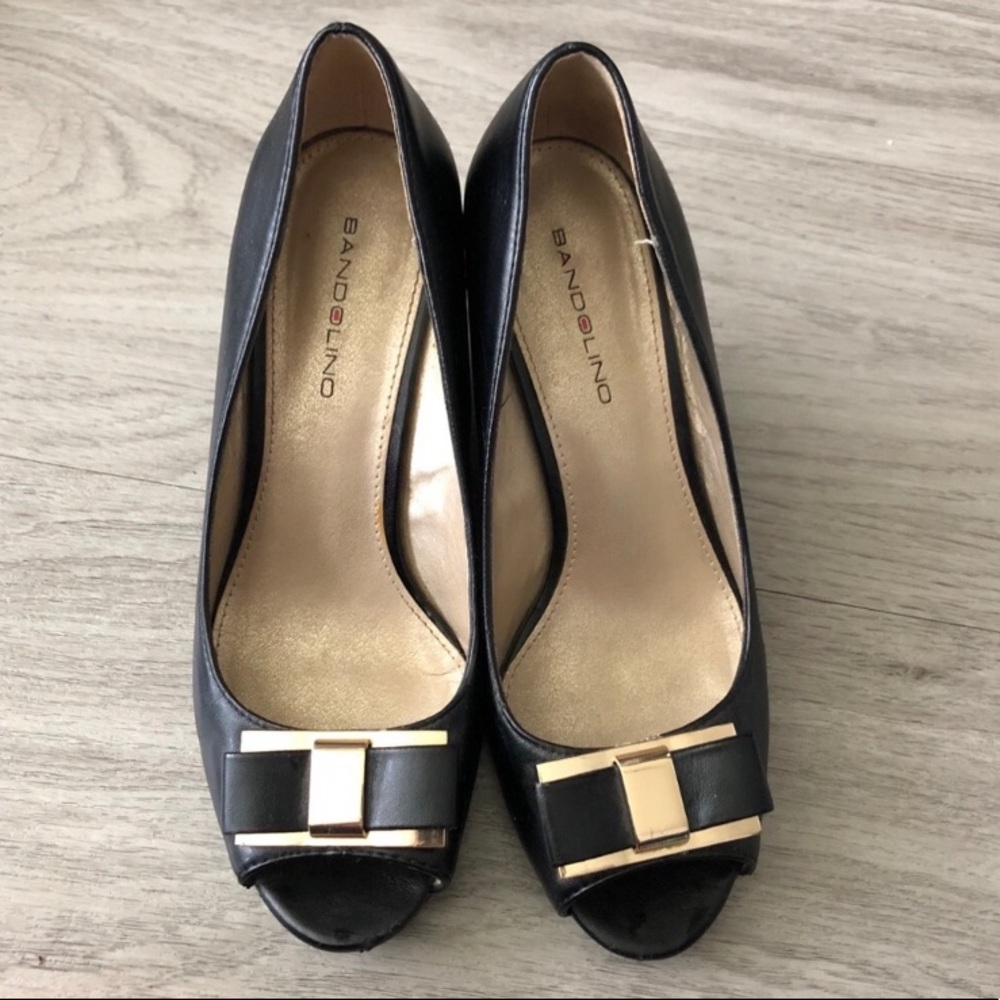 Bandolino peep toe wedge size 6